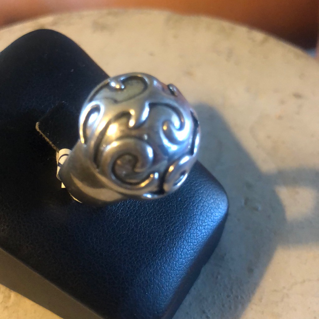 Gorgeous Scroll Ring